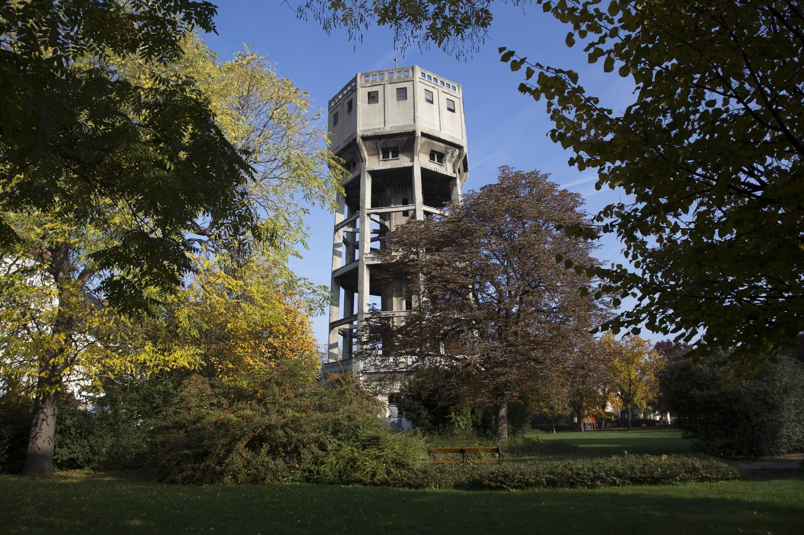 Eötvös téri víztorony és közpark